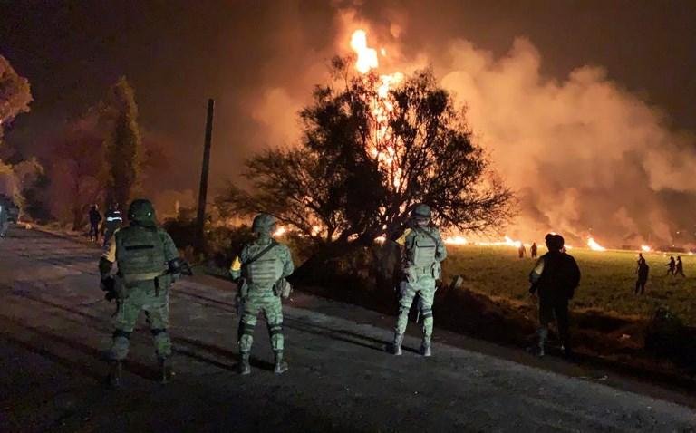 Inc&ecirc;ndio se originou em torno de um vazamento de g&aacute;s que atraiu dezenas de moradores da regi&atilde;o para roubar combust&iacute;vel