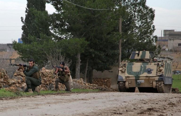 Conflito entre rebeldes e as for&ccedil;as pr&oacute;-Assad tamb&eacute;m envolve grupos jihadistas e pot&ecirc;ncias estrangeiras 