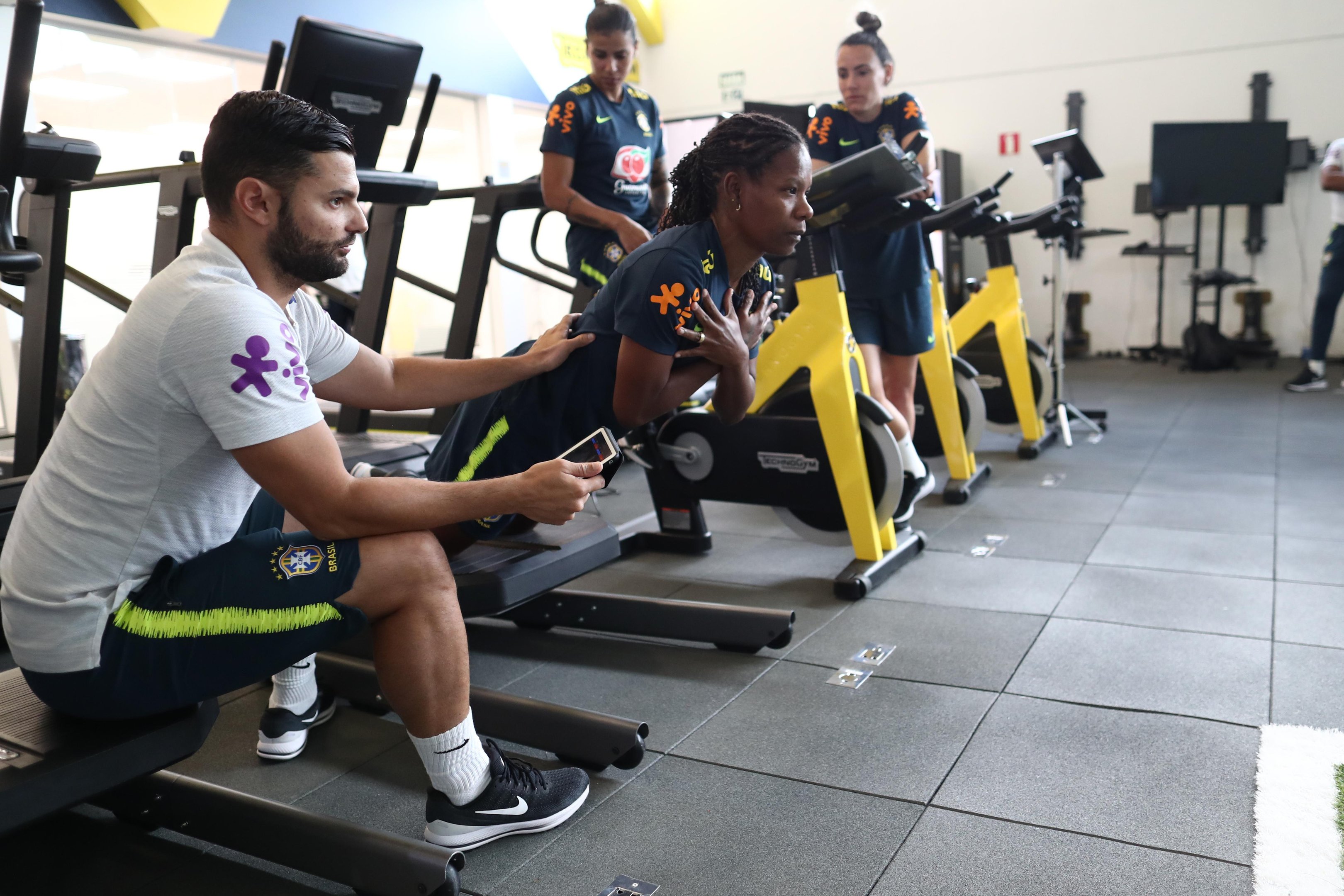 Jogadoras come&ccedil;am treinamentos na Granja Comary