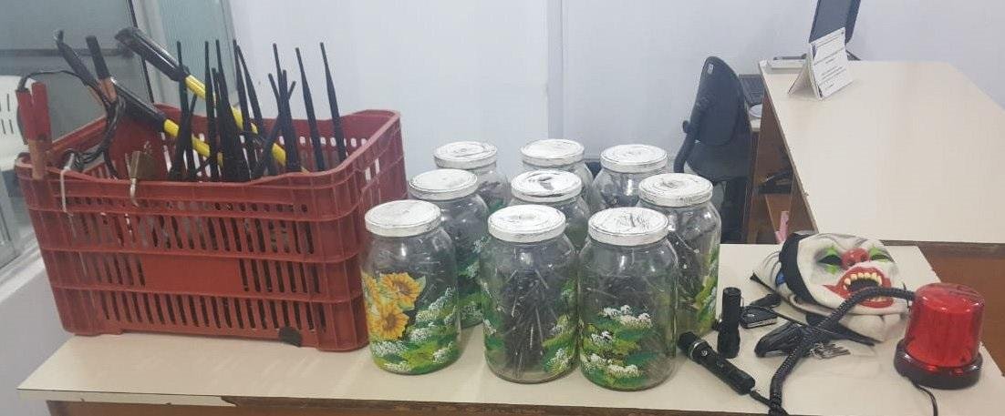 Equipes recolheram v&aacute;rios materiais roubados em carro