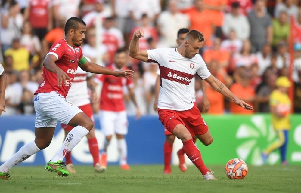 Melo valoriza in&iacute;cio com vit&oacute;ria apesar de desentrosamento 