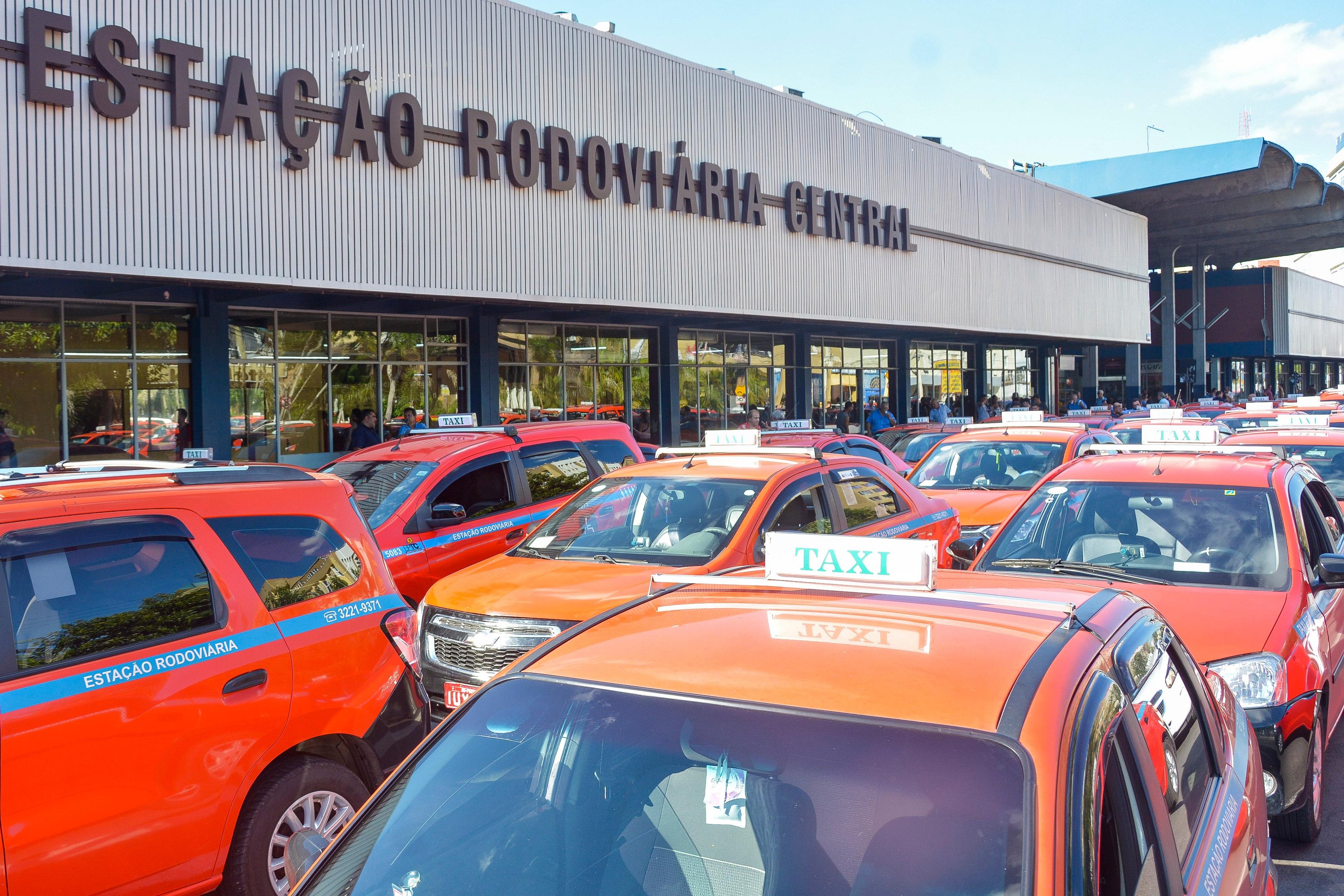 Taxistas realizaram protesto na tarde desta ter&ccedil;a, ap&oacute;s morte de colega