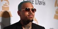 Chris Brown é libertado sem acusações de estupro na França 