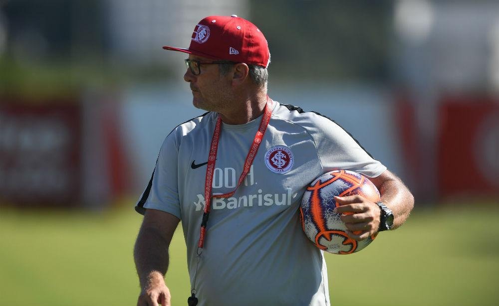 Odair confirmou a estreia do lateral Bruno contra o Pelotas