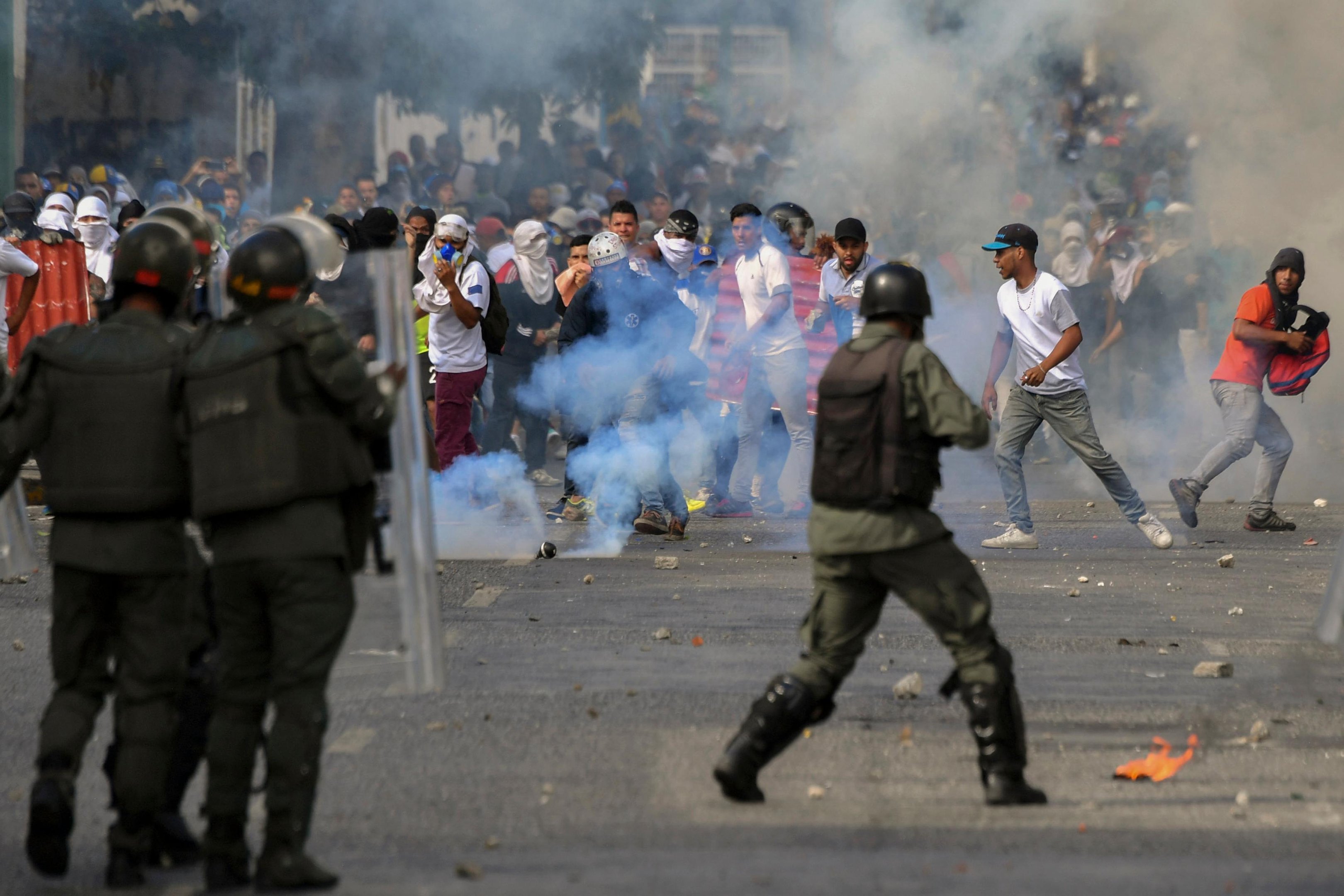 Protestos na Venezuela terminam com 13 mortos 