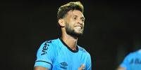 Jogador tem contrato de empréstimo com o Grêmio até maio