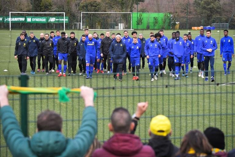 O t&eacute;cnico Vahid Halilhodzic e os jogadores prestaram homenagem ao ex-companheiro