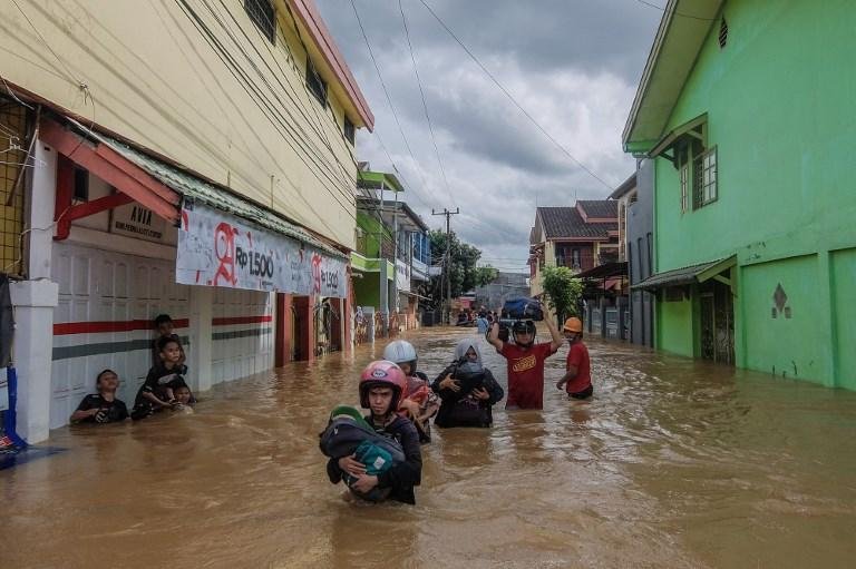 Inunda&ccedil;&otilde;es e deslizamentos de terra deixam 59 mortos na Indon&eacute;sia