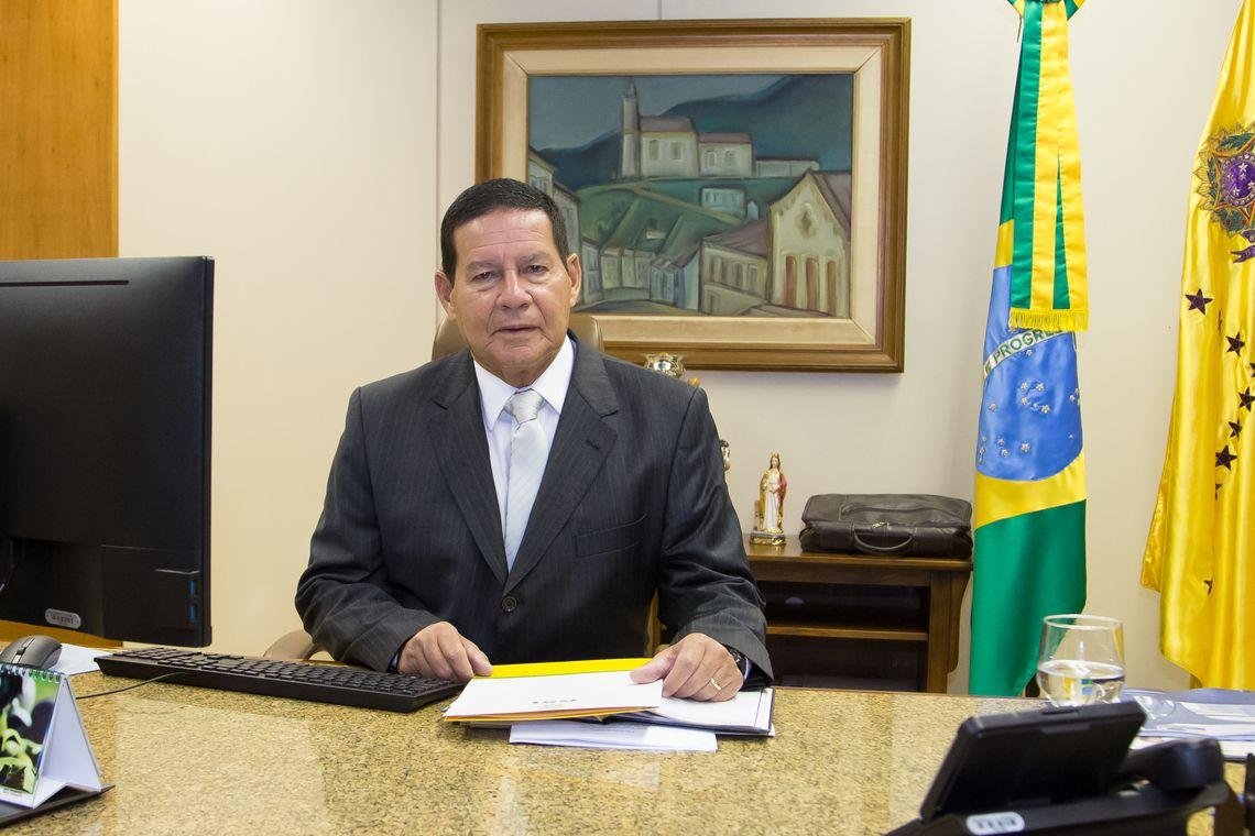 Com Bolsonaro em Davos, general ocupa a Presid&ecirc;ncia da Rep&uacute;blica