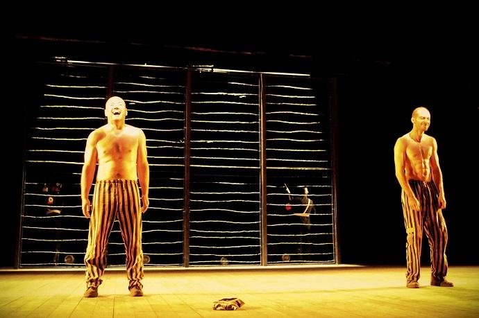 "Os homens do tri&acirc;ngulo rosa" ser&aacute; encenado no Teatro Renascen&ccedil;a