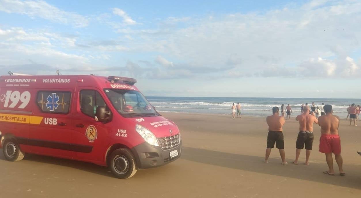 Corpo de Bombeiros retoma buscas de ga&uacute;cho desaparecido em praia de Santa Catarina 