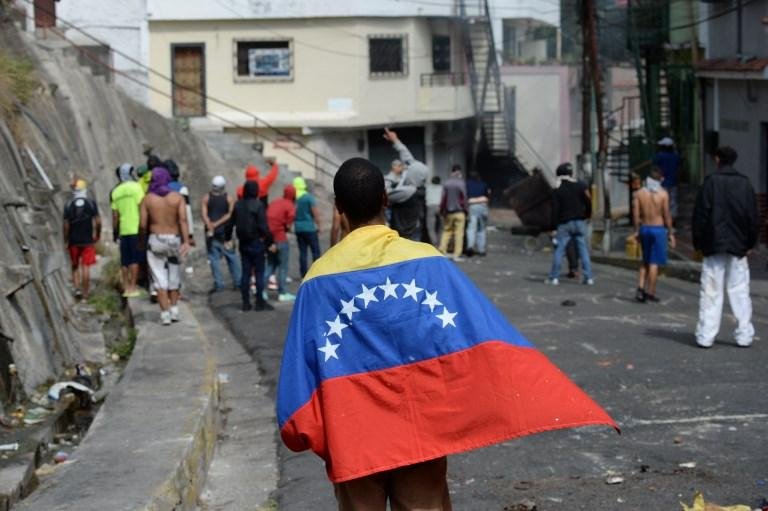 Governo venezuelano det&eacute;m militares amotinados e anula decis&otilde;es parlamentares