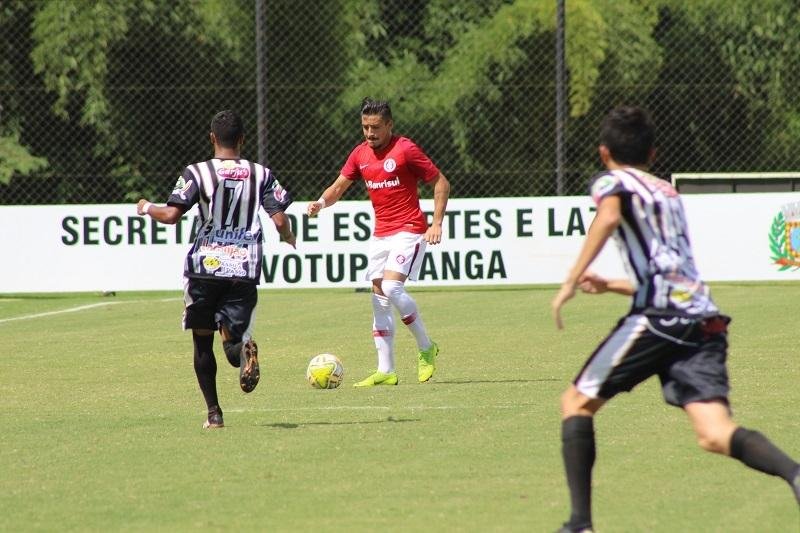 Lateral Heitor come&ccedil;ou a treinar com o elenco principal