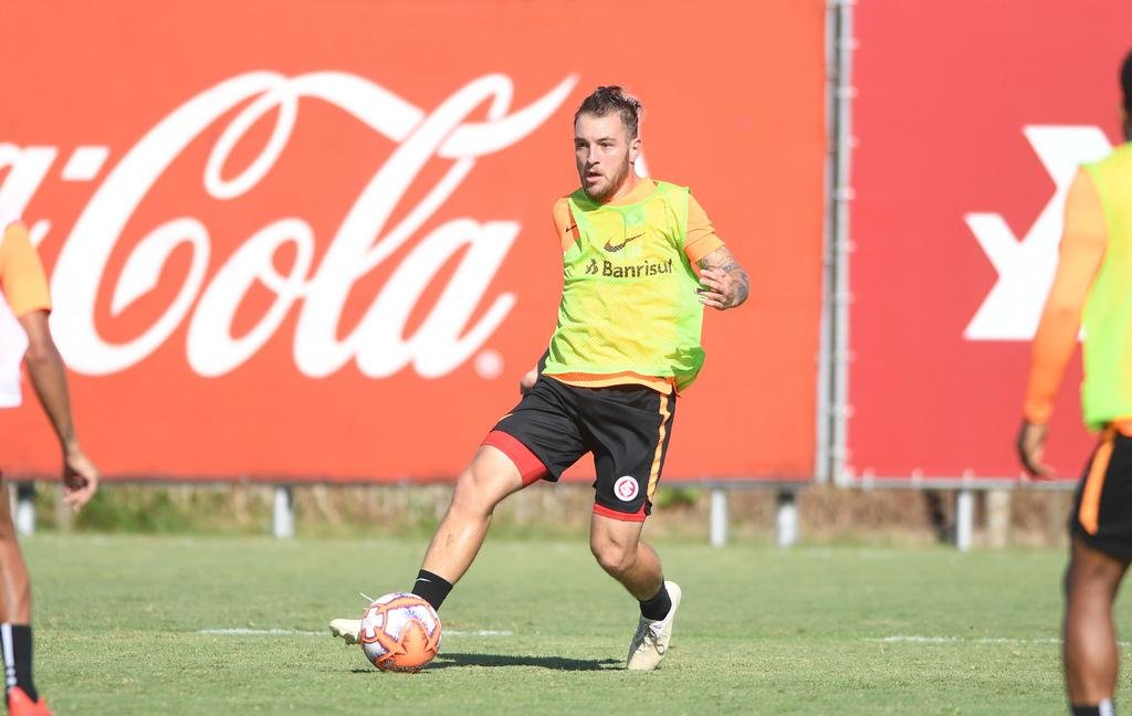 Bruno Jos&eacute; quer jogar e n&atilde;o se importa de voltar a atuar na lateral
