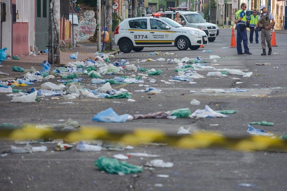 Tr&ecirc;s jovens foram mortos e tr&ecirc;s ficaram feridos ap&oacute;s tiroteio no bairro Cidade Baixa