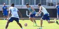 Grêmio faz treino técnico no CT Luiz Carvalho 