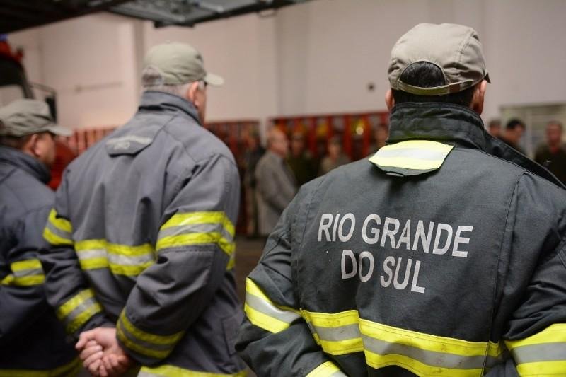 Bombeiros ga&uacute;chos poder&atilde;o auxiliar nas buscas em Minas Gerais