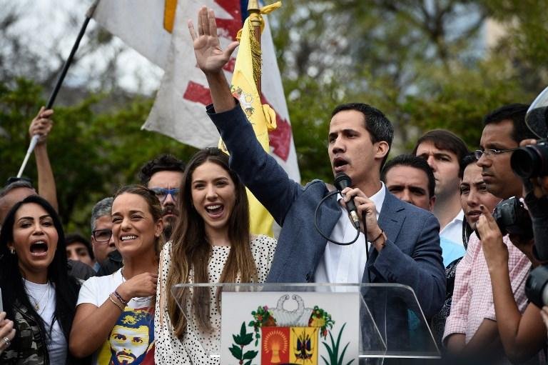  "Estamos dispostos a nos reunir com todos os funcion&aacute;rios para o fim da usurpa&ccedil;&atilde;o e para elei&ccedil;&otilde;es livres", disse Guaid&oacute;