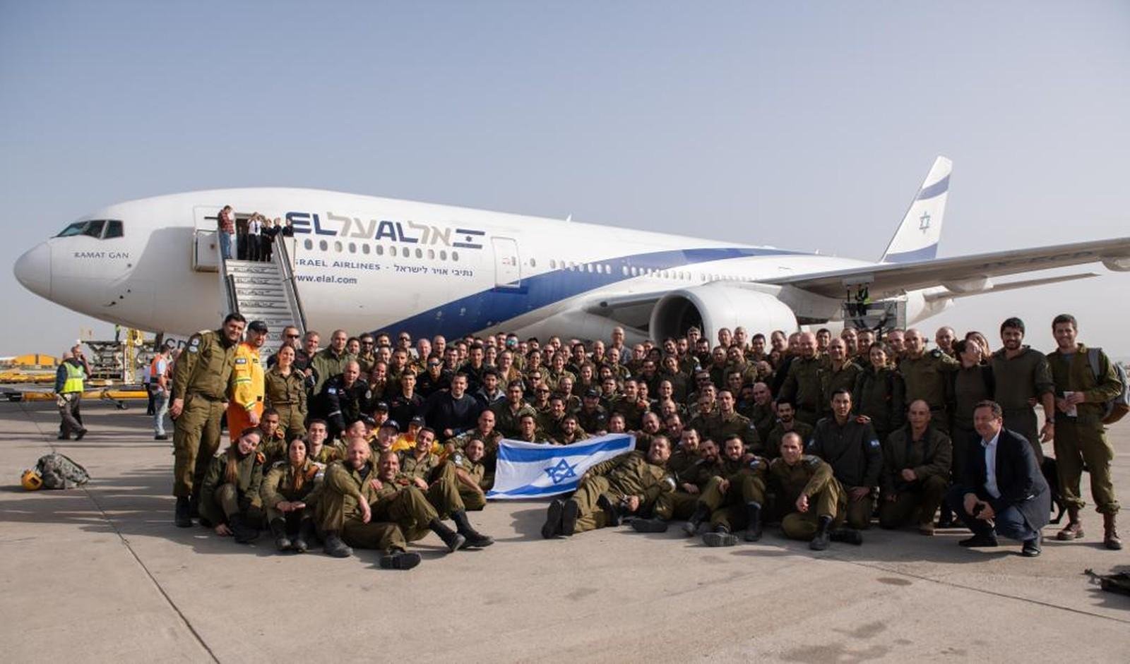 Miss&atilde;o embarcou por volta das 6h30min e &eacute; chefiada pelo embaixador de Israel no Brasil, Yossi Shelley