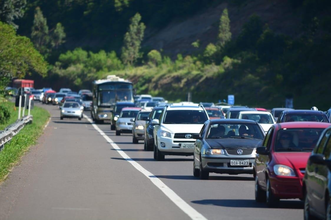 Movimento na Freeway intensificou-se no in&iacute;cio da tarde de domingo