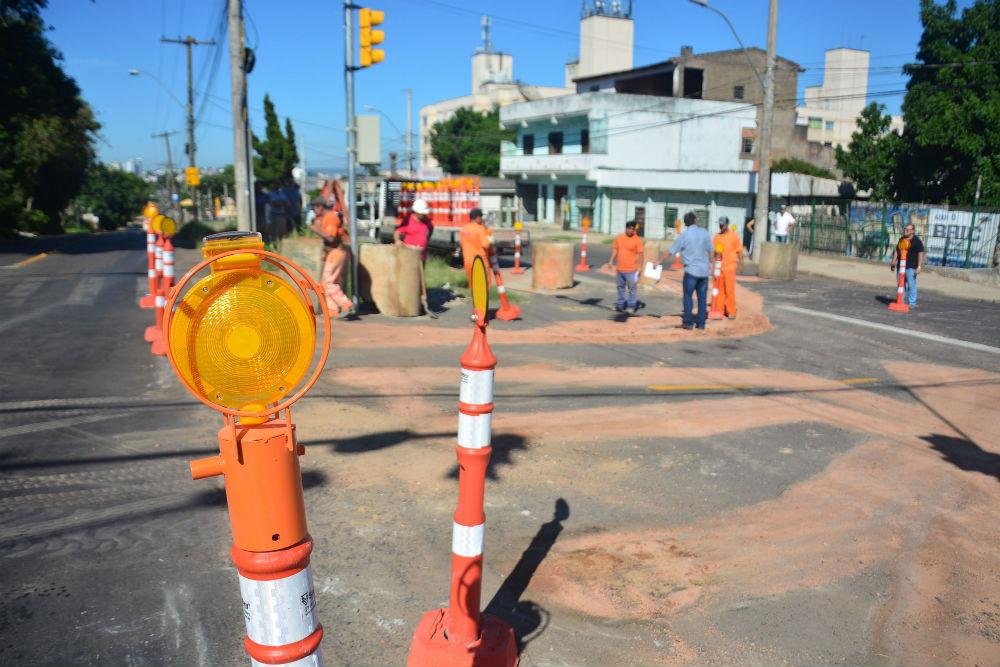 Tr&acirc;nsito na rua Dona Malvina com a rua Cruzeiro do Sul foi fechado nesta ter&ccedil;a-feira
