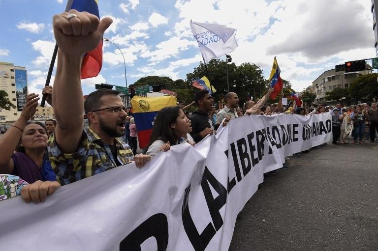 Guaid&oacute; tamb&eacute;m convocou a mobiliza&ccedil;&atilde;o em apoio &agrave; entrada da ajuda humanit&aacute;ria, o que o governo considera uma porta a uma interven&ccedil;&atilde;o militar americana