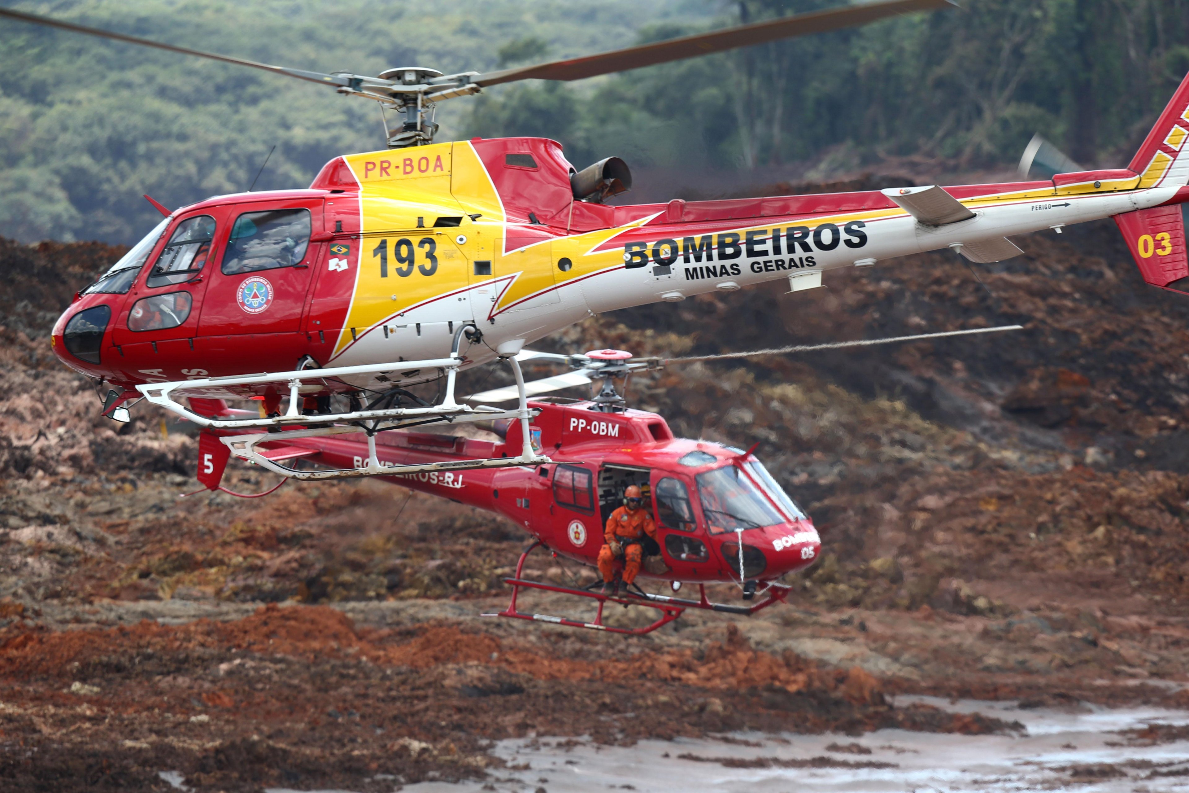 Buscas contam com mais de 300 profissionais envolvidos, em Brumadinho