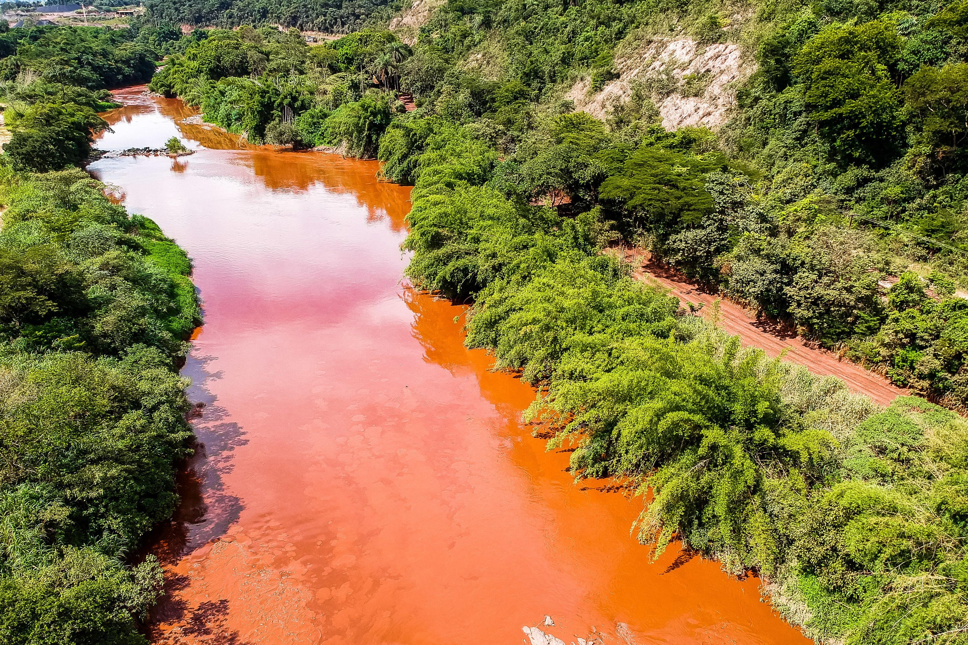 Contato com a a &aacute;gua do rio Paraopeba deve ser evitado