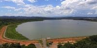 O forte calor acentuou a proliferação de algas no Lago Dourado