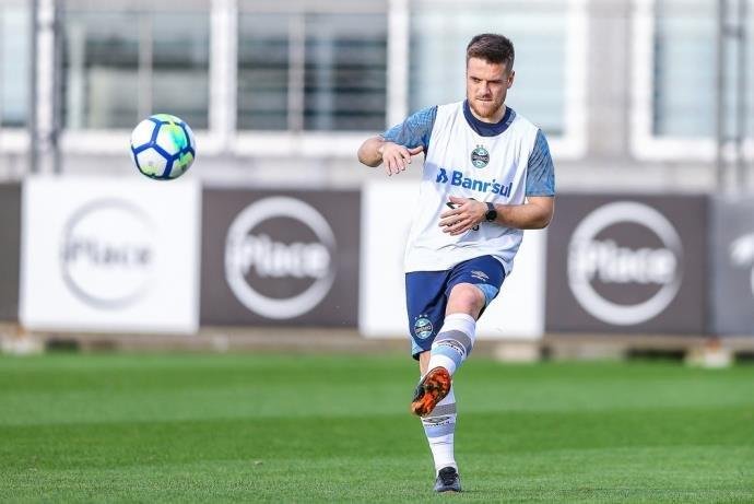 Ramiro &eacute; d&uacute;vida para o jogo entre Gr&ecirc;mio e Bahia 