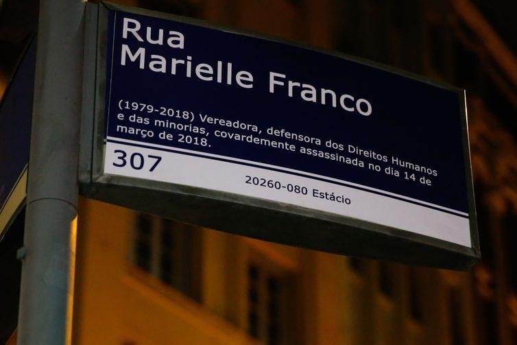 Campanha arrecadou valores para confeccionar novas placas de Marielle Franco