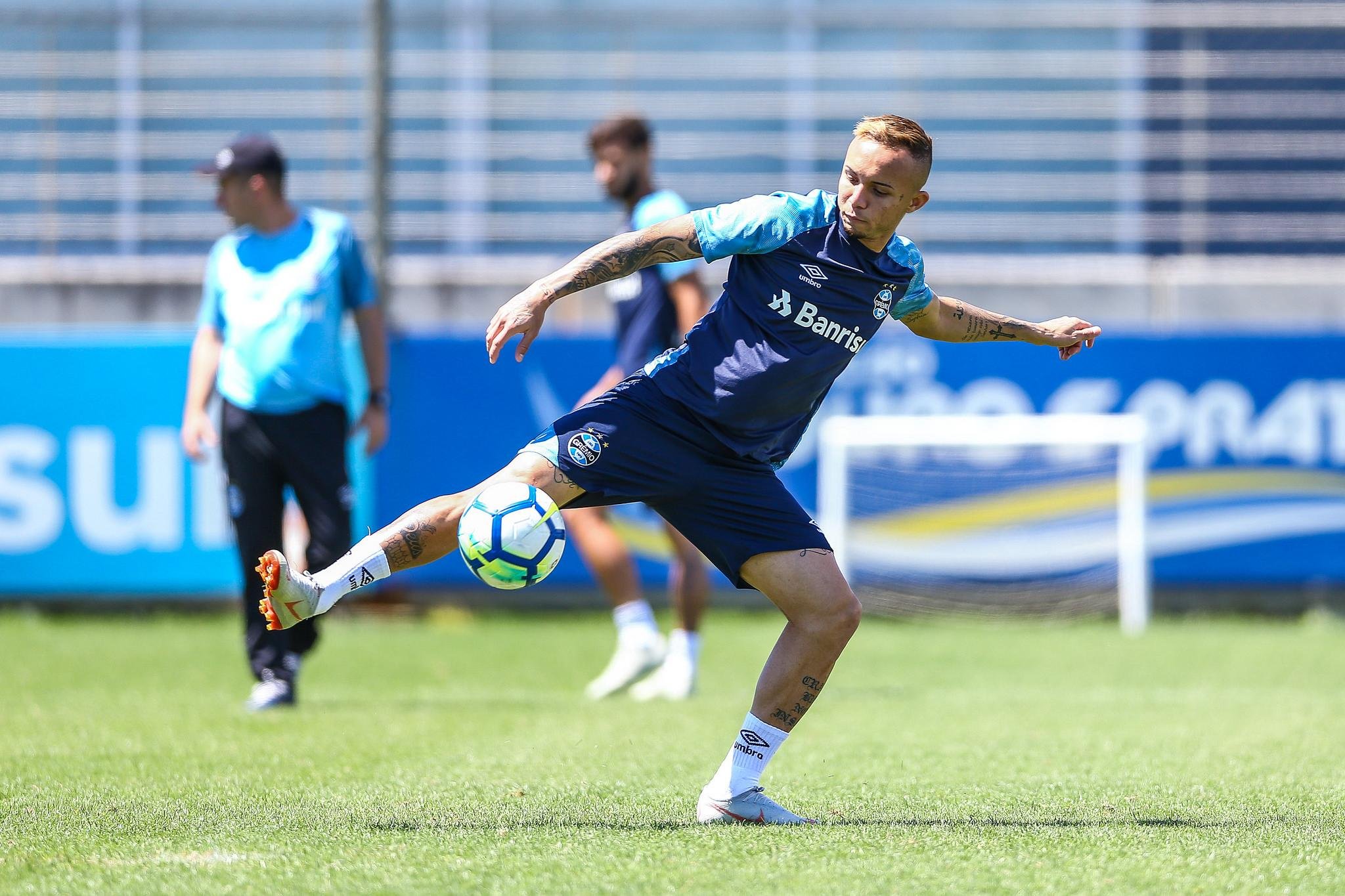 Everton far&aacute; a &uacute;ltima partida pelo Gr&ecirc;mio antes de se apresentar para Sele&ccedil;&atilde;o Brasileira