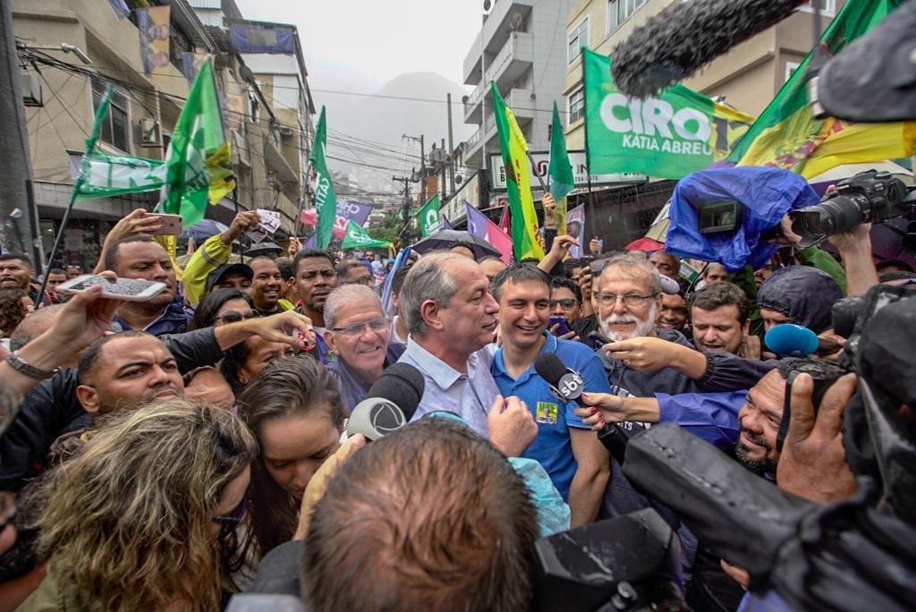 Ciro visitou nesta sexta-feira a favela da Rocinha, na zona Sul do Rio 