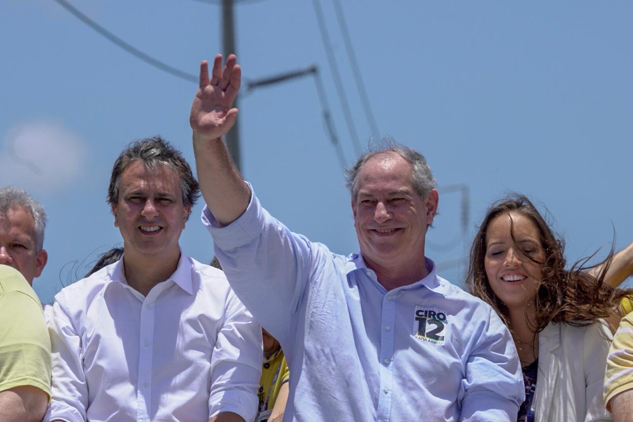 Em carreata em Fortaleza, Ciro fala em priorizar educa&ccedil;&atilde;o e gerar empregos 