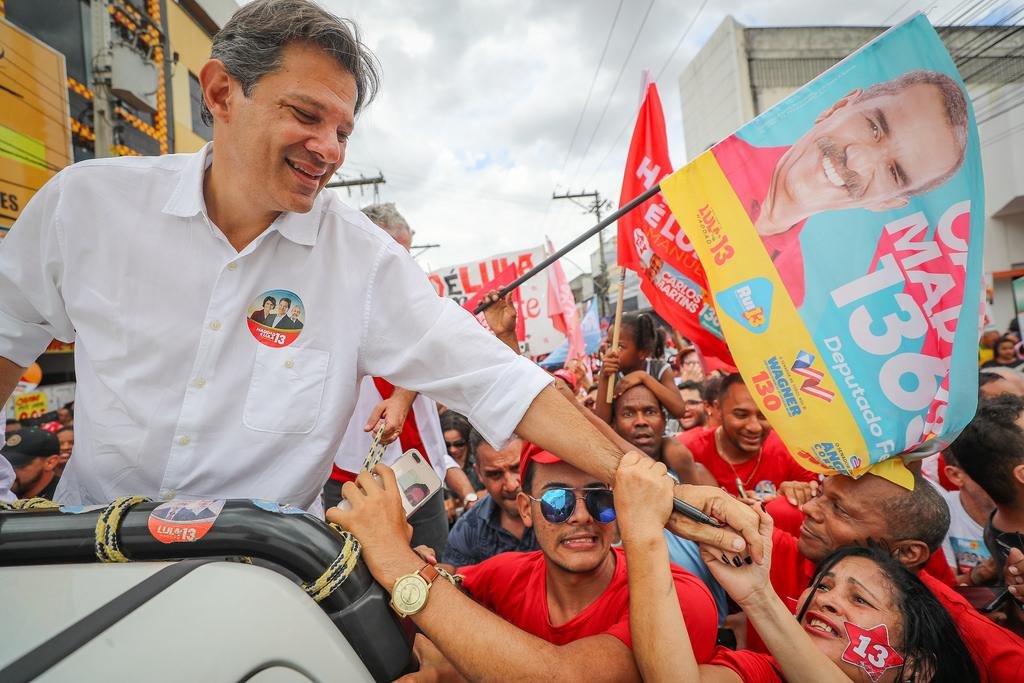 TSE determina retirada de 35 not&iacute;cias falsas contra Haddad