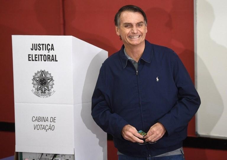 Candidato estava acompanhado do filho Fl&aacute;vio Bolsonaro	