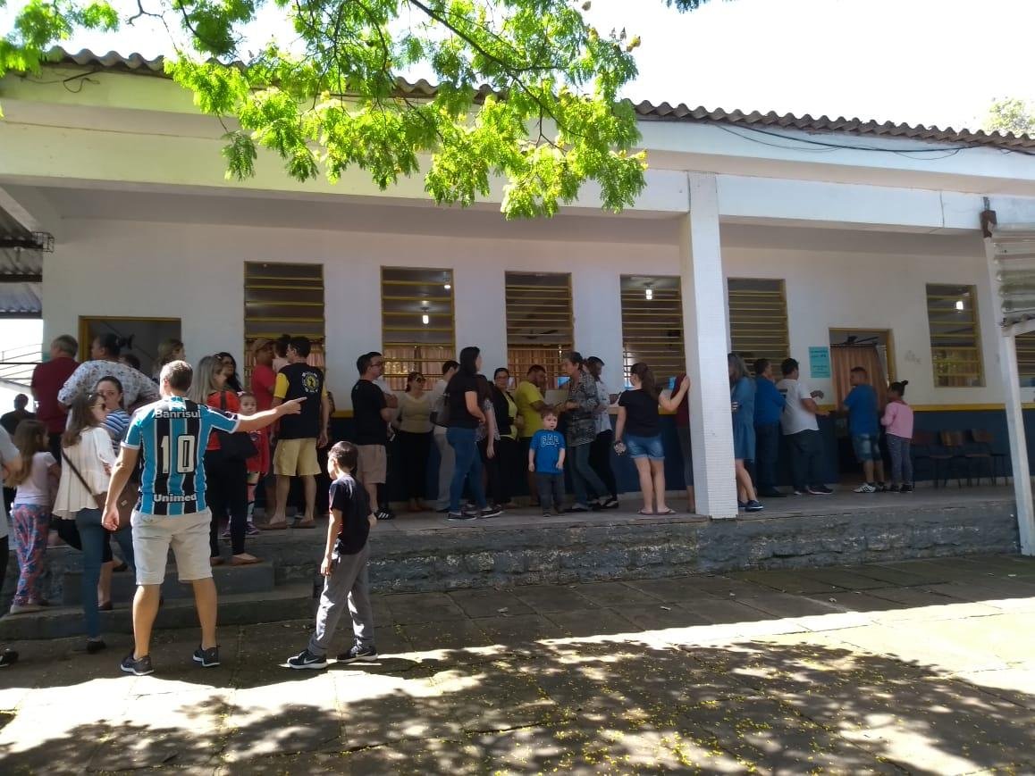 Escola no bairro Igara registra filas
