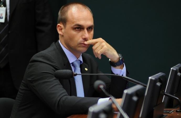 Eduardo Bolsonaro sugere que eleitores registrem votos, a&ccedil;&atilde;o considerada crime eleitoral