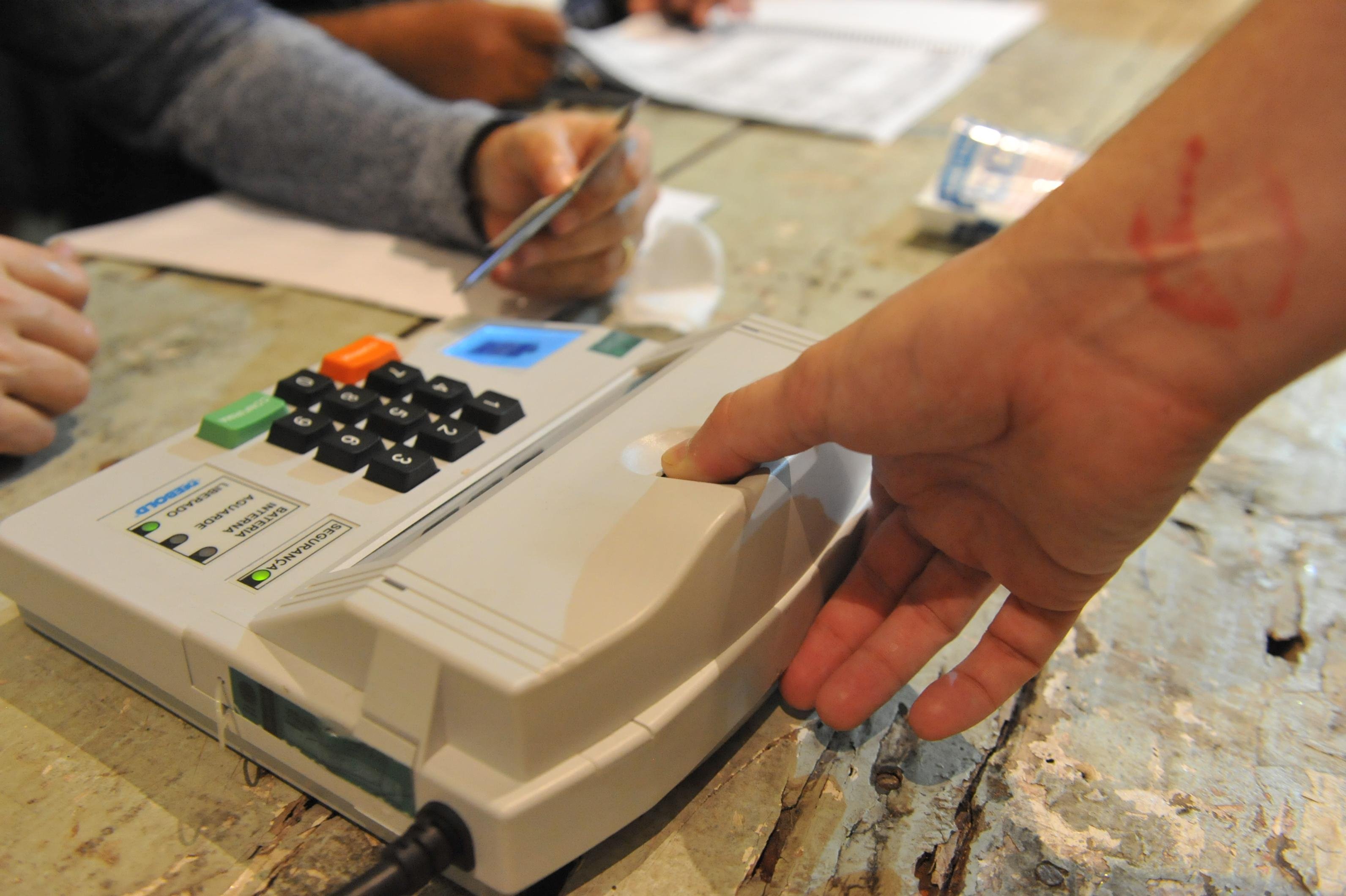 Conv&ecirc;nio acabou gerando atrasos em algumas sess&otilde;es eleitorais