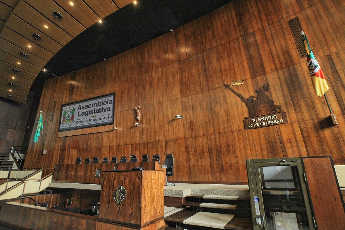 Assembleia ter&aacute; representantes de 17 partidos