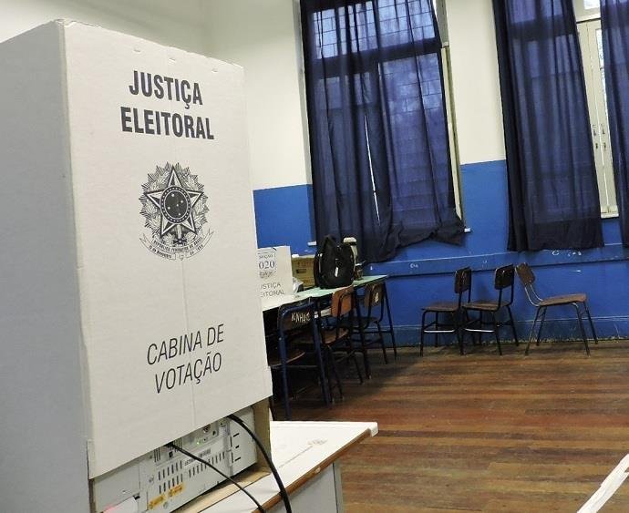 &Eacute; proibido levar c&acirc;meras fotogr&aacute;ficas e celular para a cabine eleitoral
