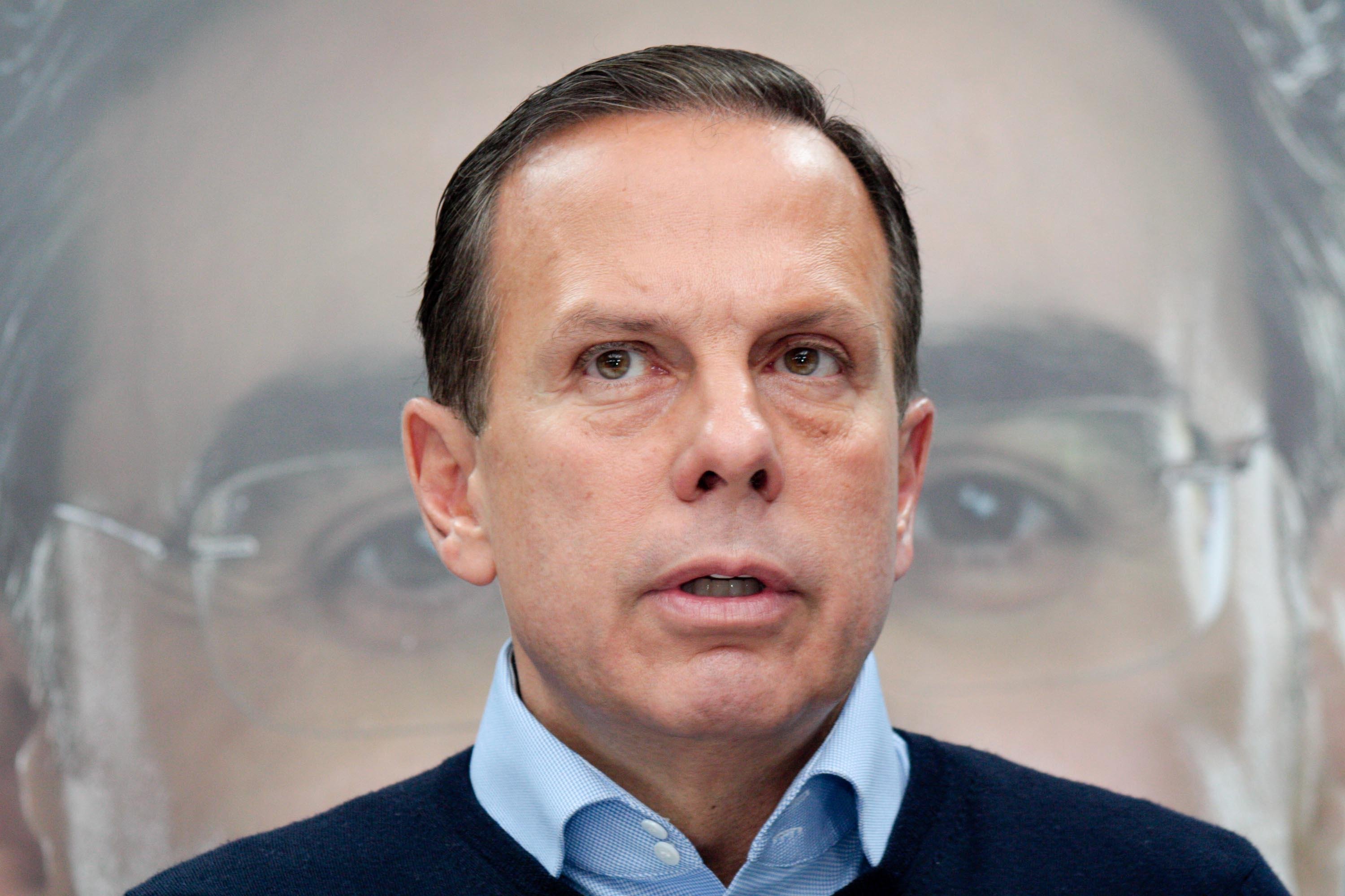 "N&atilde;o endosso todas as posi&ccedil;&otilde;es dele. Endosso, sim, integralmente, as posi&ccedil;&otilde;es econ&ocirc;micas", disse o candidato do PSDB