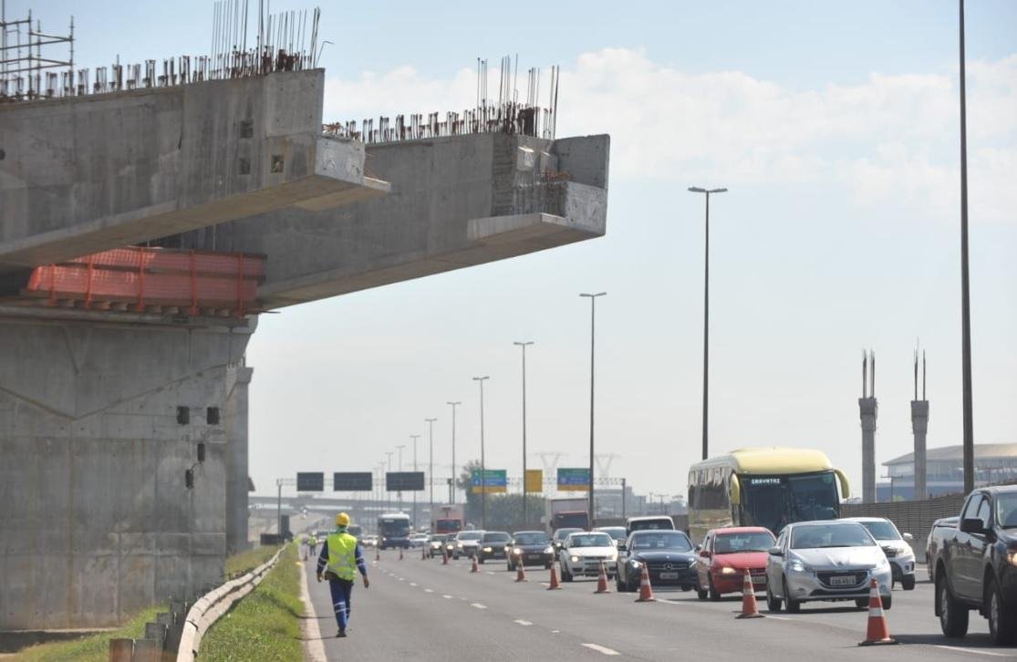 Nova ponte do Gua&iacute;ba gera novos bloqueios no tr&acirc;nsito 