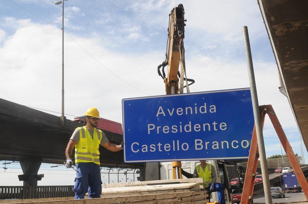 Avenida Castello Branco recebe nova placa ap&oacute;s vandalismo 