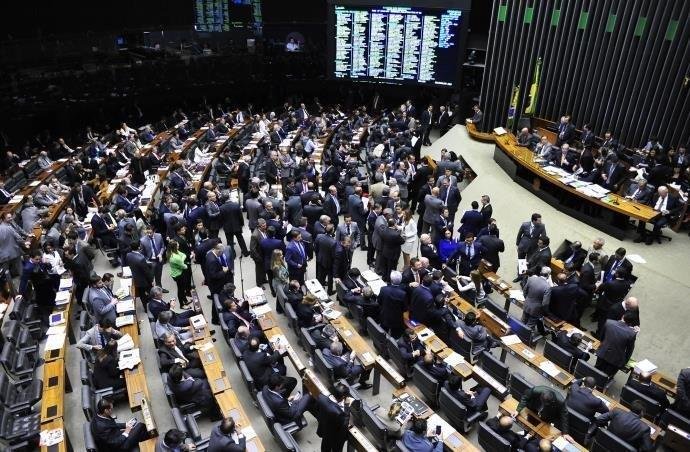 Em 2019, C&acirc;mara dos Deputados ser&aacute; composta por 30 partidos