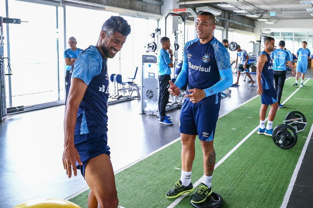 L&eacute;o Moura se recupera de um desconforto na panturrilha esquerda