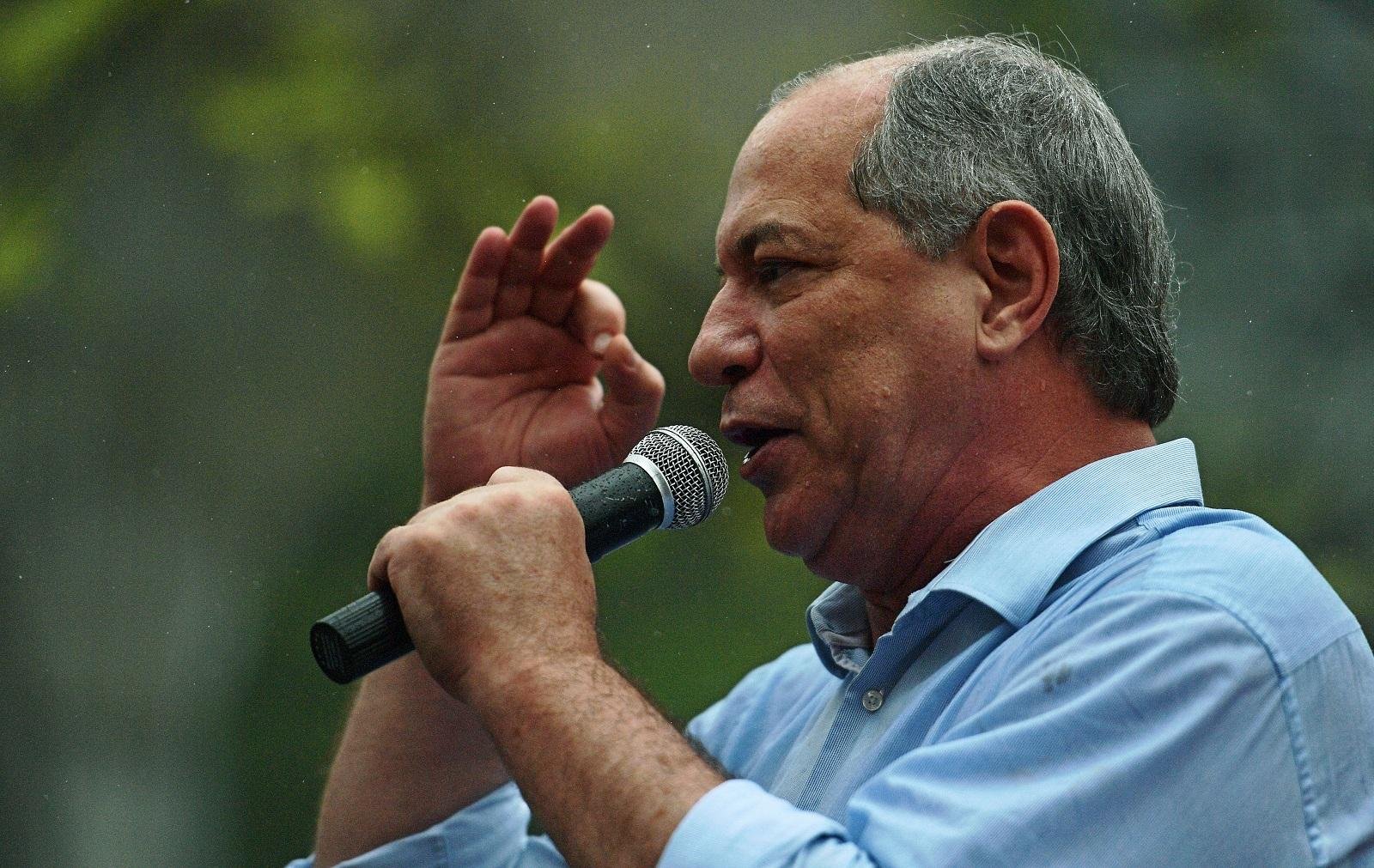 Candidato do PDT refor&ccedil;ou ser o "&uacute;nico que pode salvar o Brasil desse confronto"
