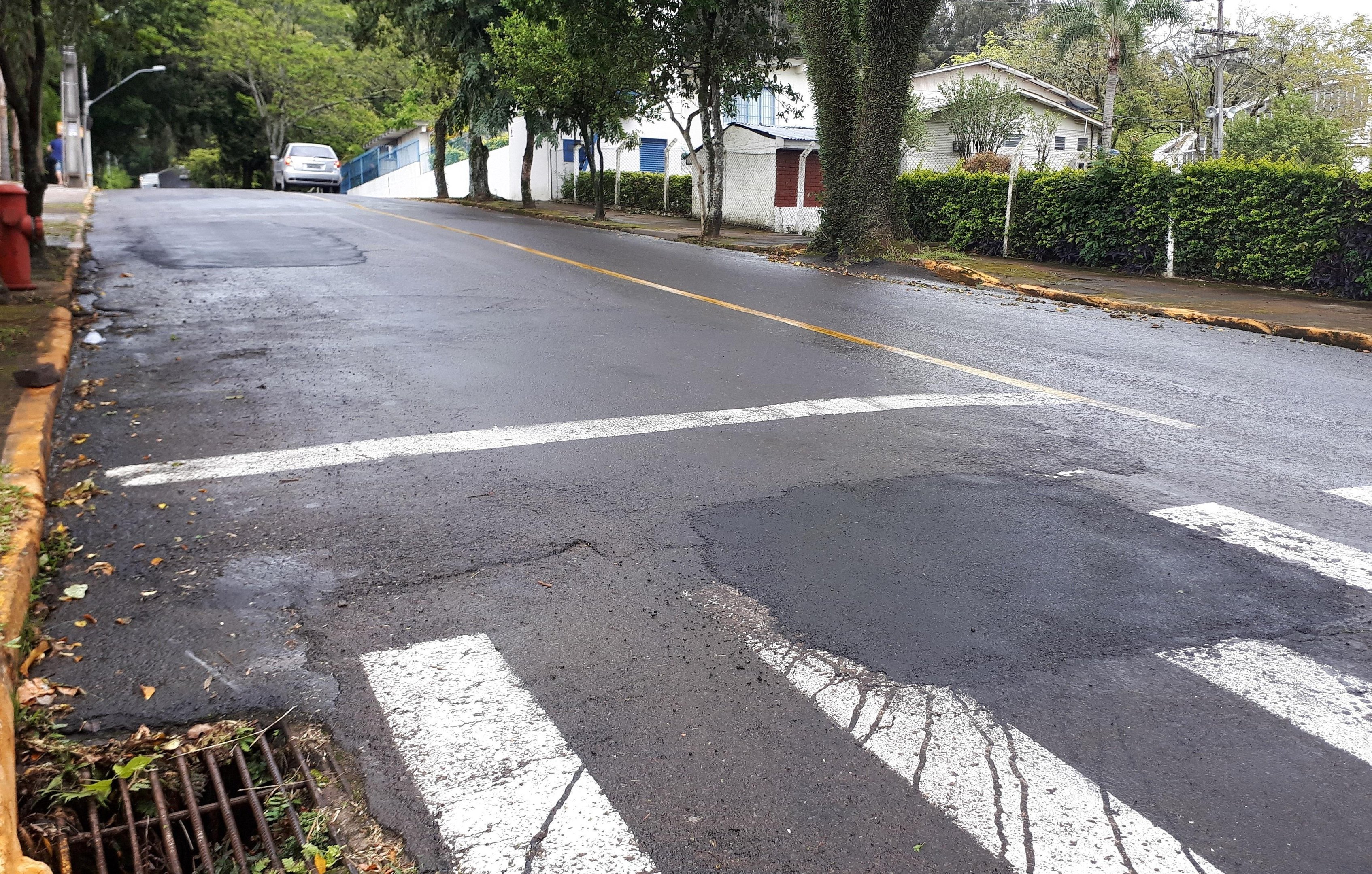 Conserto na rua Arax&aacute; foi feito na segunda-feira