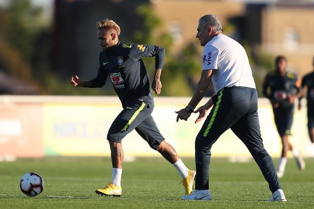 Treinos est&atilde;o sendo realizados no Centro de Treinamento do Tottenham