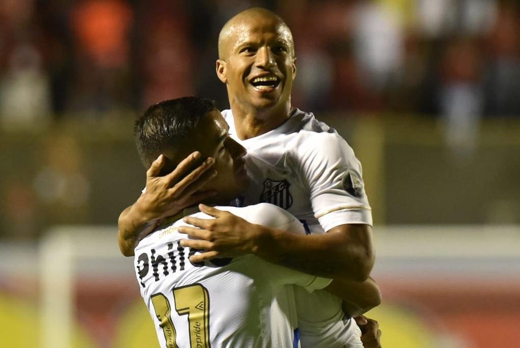 Peixe contou com erros do advers&aacute;rio em jogo fraco para fazer 1 a 0